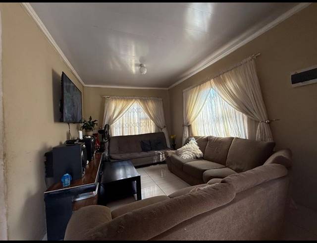 3 BEDROOM HOUSE FOR SALE IN VANDERBIJLPARK CE 3